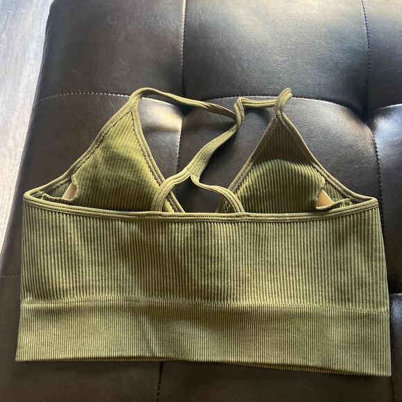 Army Green scrunchie butt workout set - Picture 5 of 6